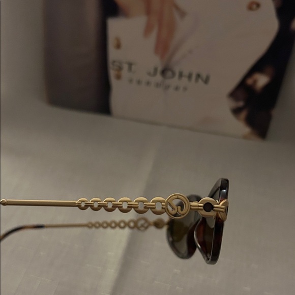 St. John Tortoiseshell Sunglasses with Gold Accents. S-502 TOR - Picture 4 of 5